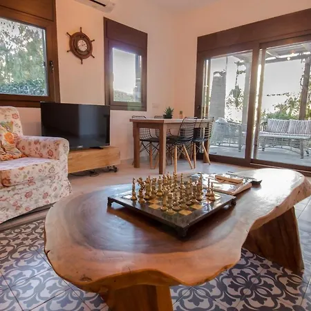 Villa Enjoy 4br Wprivate Garden In Trkbk