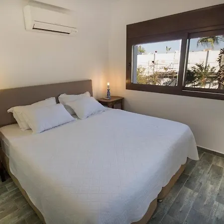 Villa Enjoy 4br Wprivate Garden In Trkbk