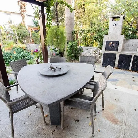 Enjoy 4br Wprivate Garden In Trkbk Villa